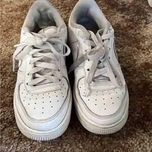 Nike White Athletic Shoes Classic Design